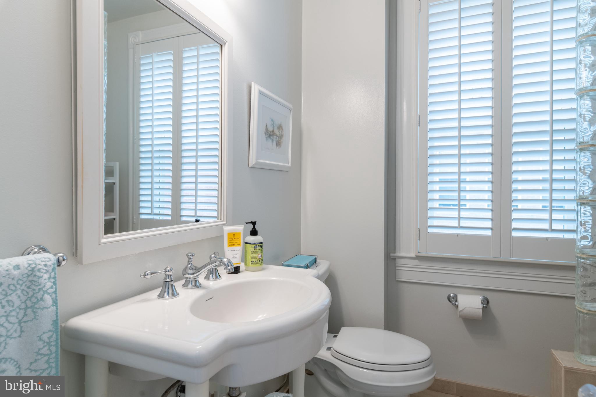 239 8th Street Southeast Washington, DC 20003 - Photo 28 of 39