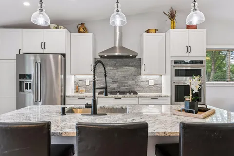 $425,000 | 9791 Ives Lane North, Maple Grove, MN 55369