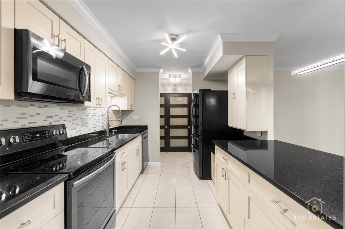 1615 East Central Road, Unit 218C Arlington Heights, IL 60005 - Photo 12 of 33 a kitchen with a sink stove and microwave
