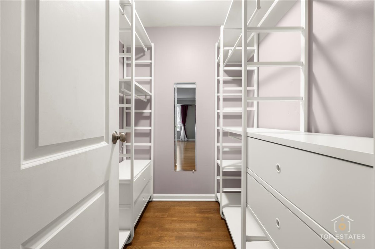 1615 East Central Road, Unit 218C Arlington Heights, IL 60005 - Photo 25 of 33 a view of walk in closet with empty racks