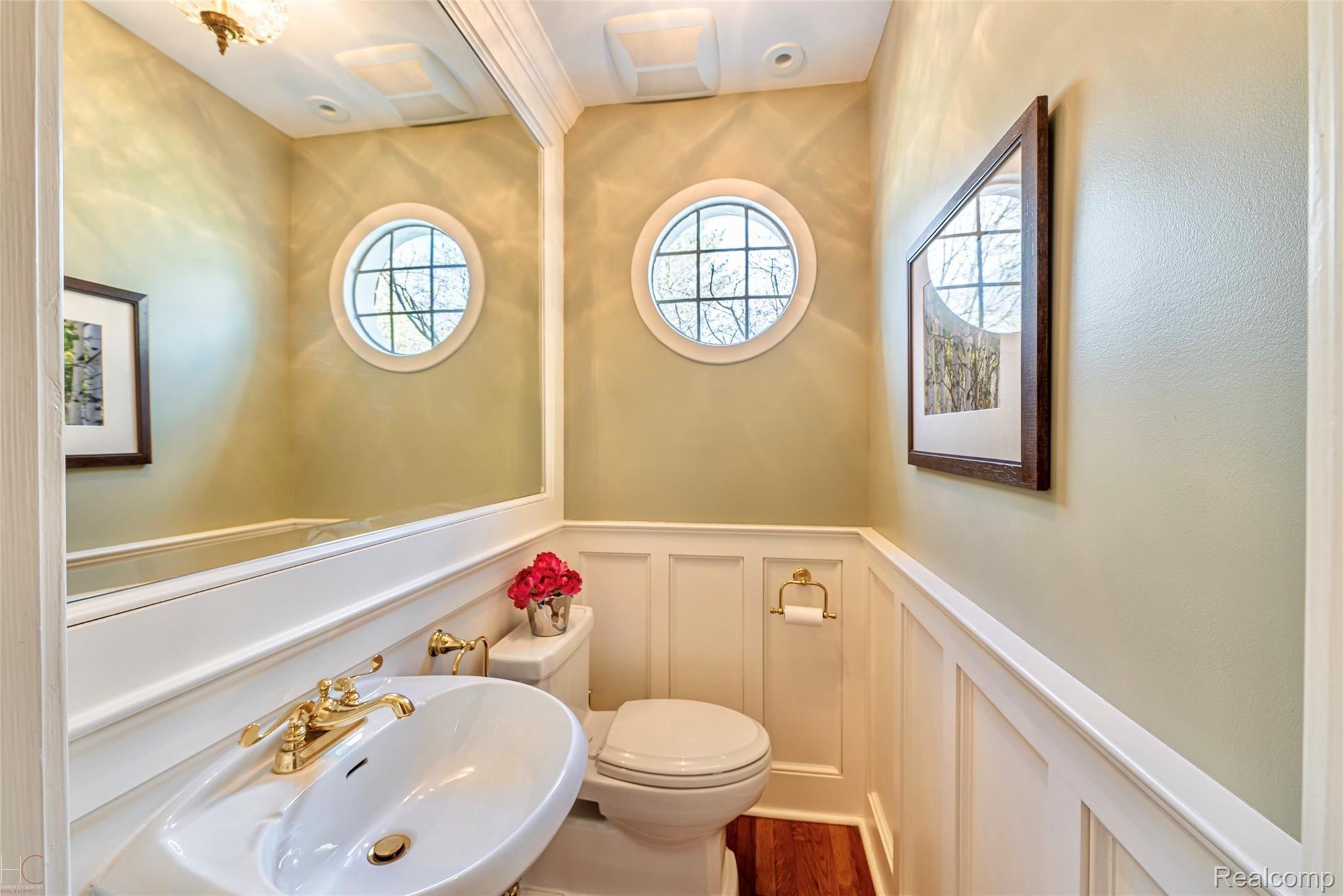 540 Rivenoak Street Birmingham, MI 48009 - Photo 14 of 34 Powder Room With Judges Paneling