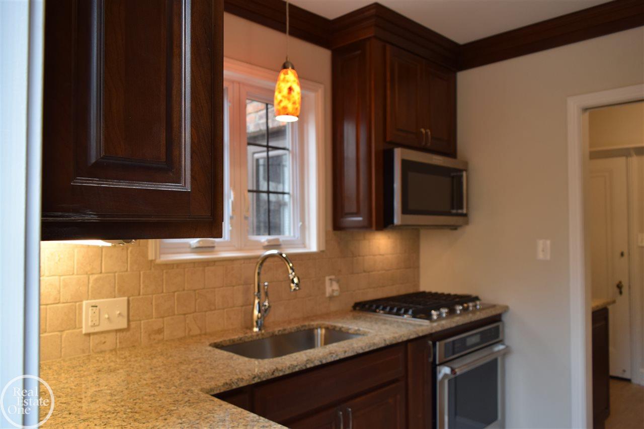 552 Cadieux Road Grosse Pointe, MI 48230 - Photo 16 of 51 31340987-15.JPG
