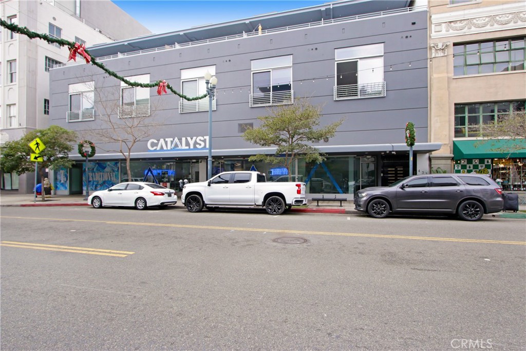 433 Pine Avenue, Unit 203 Long Beach, CA 90802 - Photo 19 of 19 a view of a cars park in front of a building