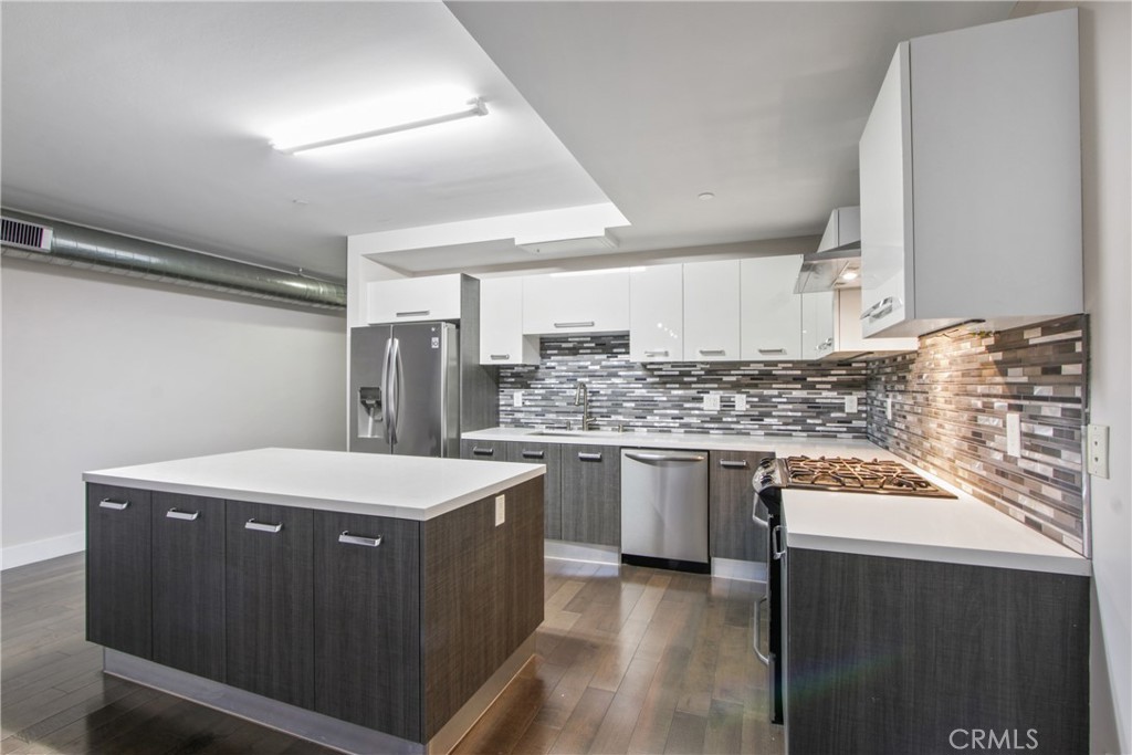 433 Pine Avenue, Unit 203 Long Beach, CA 90802 - Photo 2 of 19 a kitchen with a stove top oven sink and cabinets