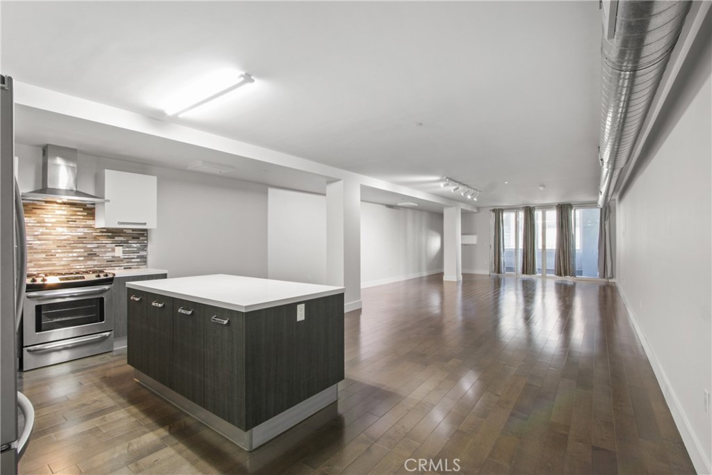 433 Pine Avenue, Unit 203 Long Beach, CA 90802 - Photo 3 of 19 a kitchen with a stove and wooden floor