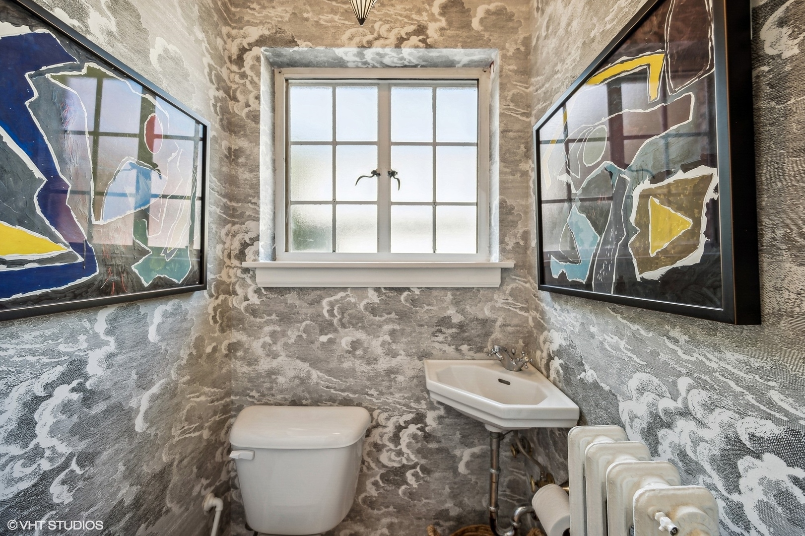 180 Randolph Street Glencoe, IL 60022 - Photo 16 of 36 a bathroom with a toilet a sink and a mirror
