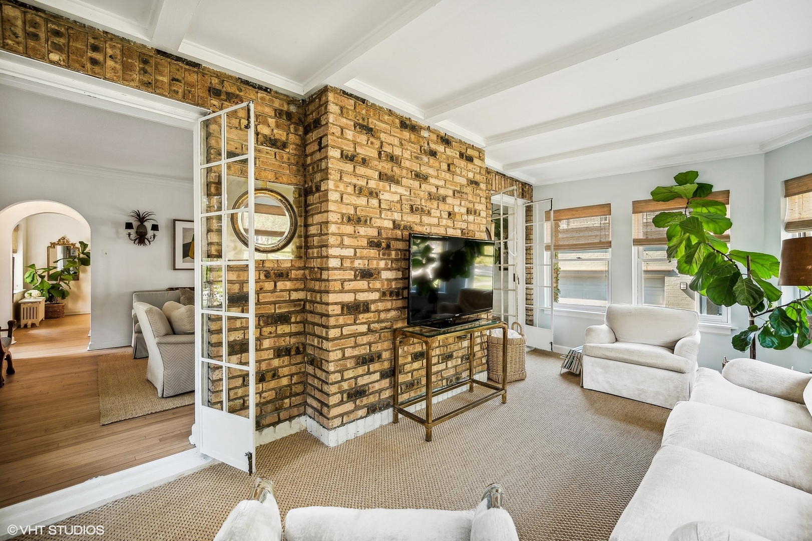 180 Randolph Street Glencoe, IL 60022 - Photo 17 of 36 a living room with patio furniture and a flat screen tv