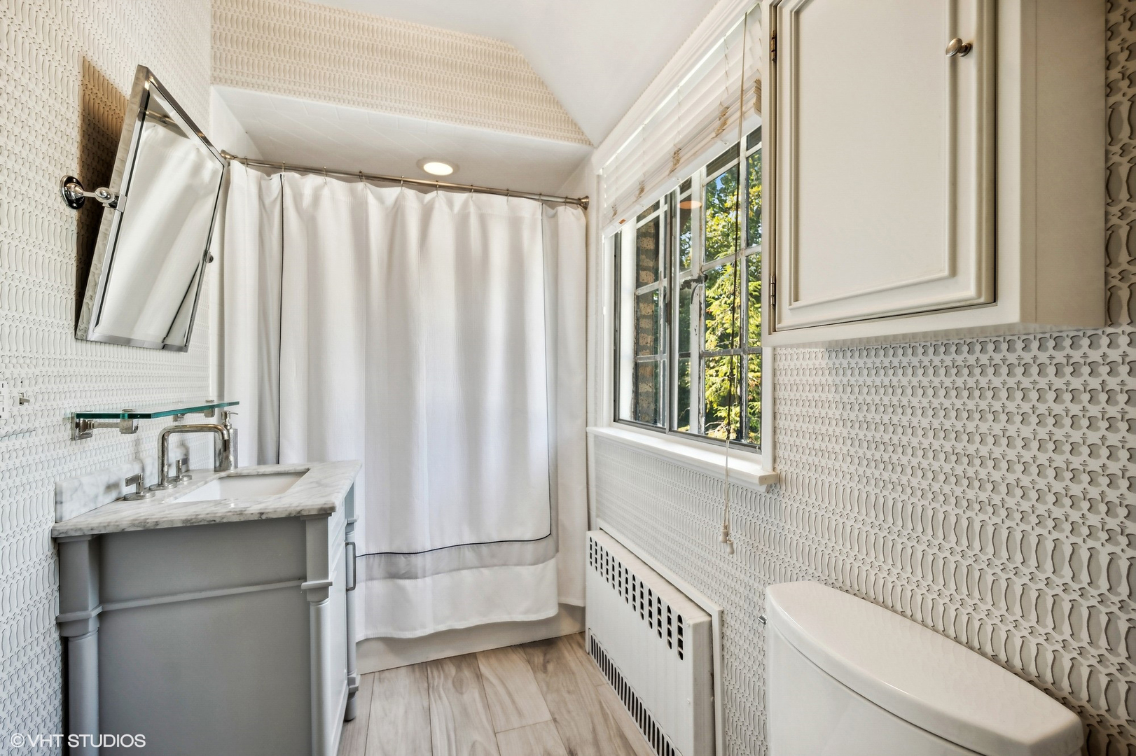 180 Randolph Street Glencoe, IL 60022 - Photo 20 of 36 a bathroom with a sink a toilet and a mirror