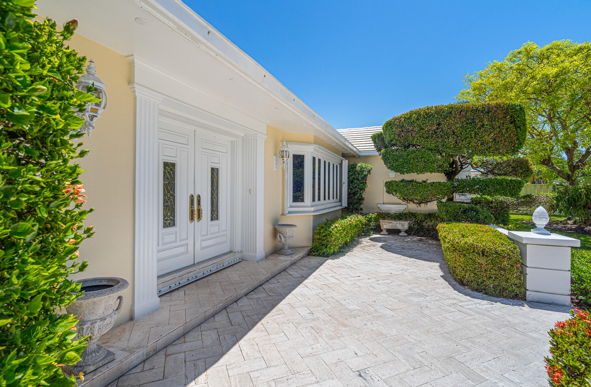 57 Cayuga Road Sea Ranch Lakes, FL 33308 - Photo 63 of 79 Courtyard