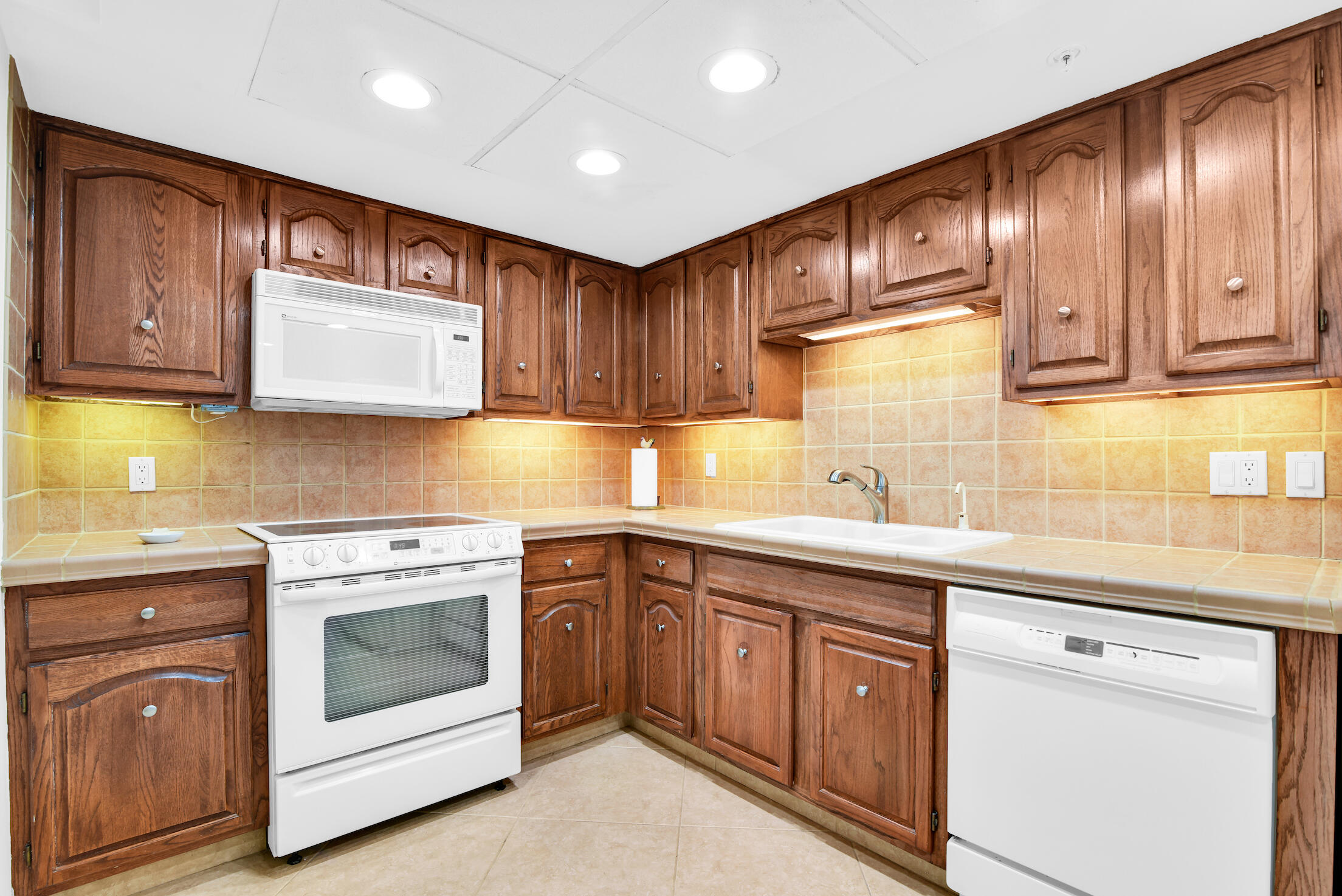 7819 Lakeside Boulevard, Unit 832 Boca Raton, FL 33434 - Photo 20 of 33 paris19