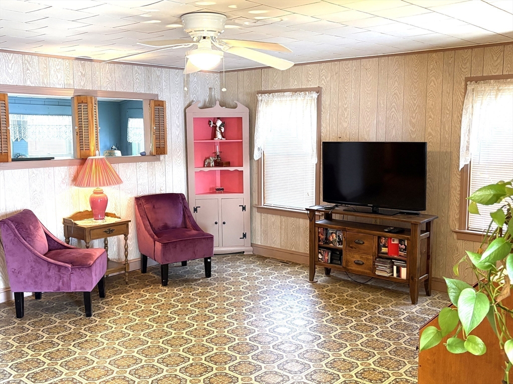42 Taylor Point Road Pembroke, MA 02359 - Photo 7 of 22 Gallery Image 7