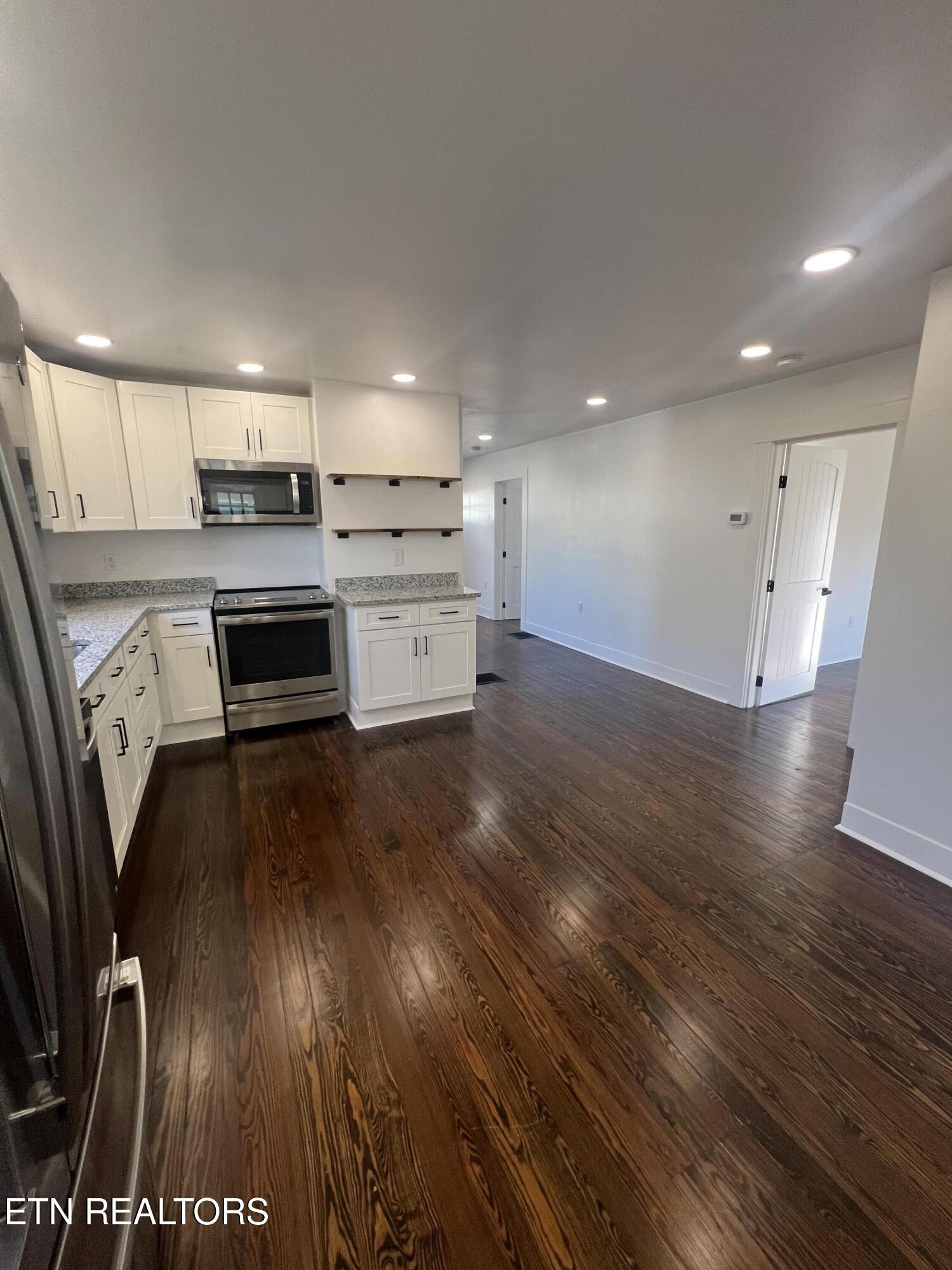 315 Meadow View Road Knoxville, TN 37914 - Photo 14 of 32 Kitchen