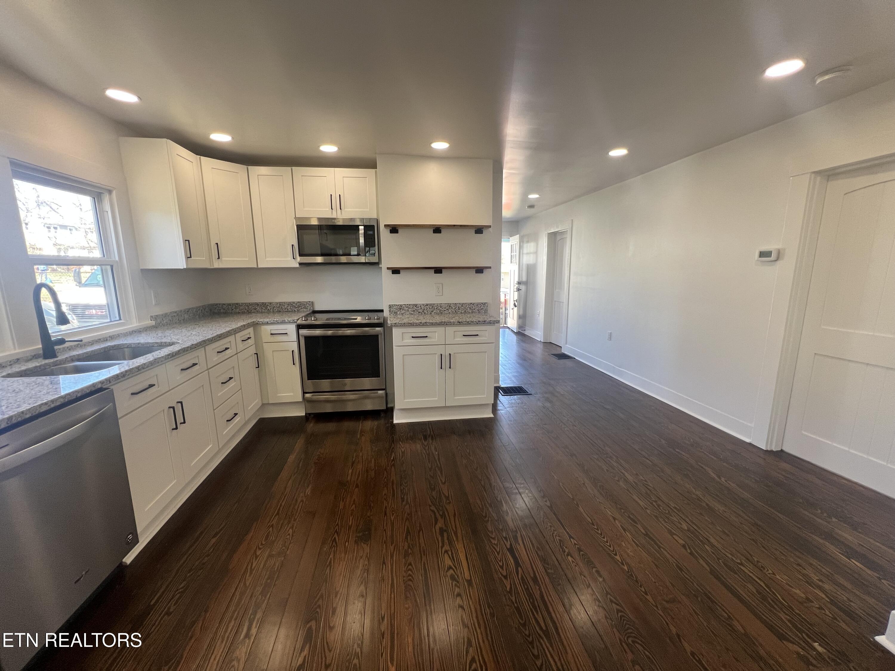 315 Meadow View Road Knoxville, TN 37914 - Photo 16 of 32 Kitchen