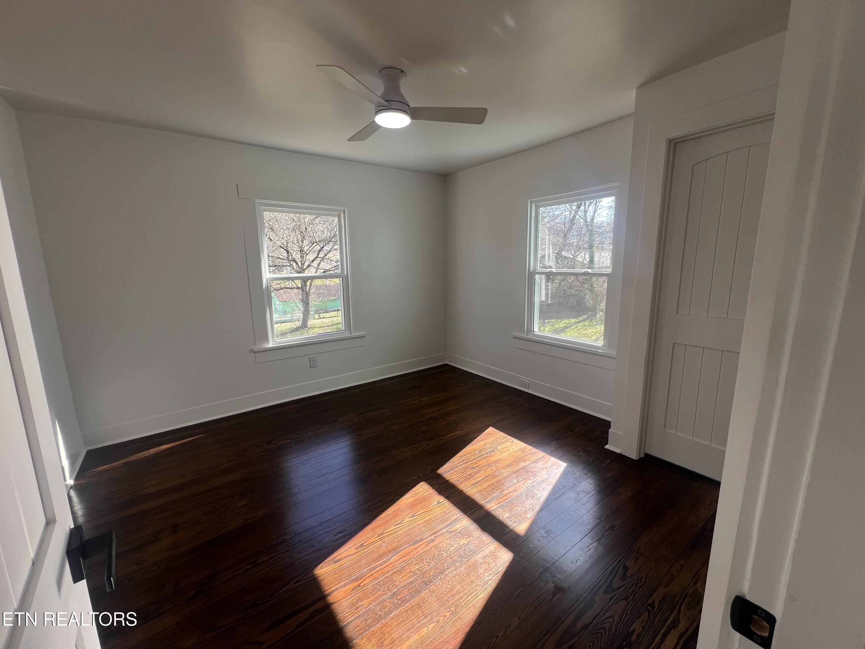 315 Meadow View Road Knoxville, TN 37914 - Photo 19 of 32 Primary bedroom
