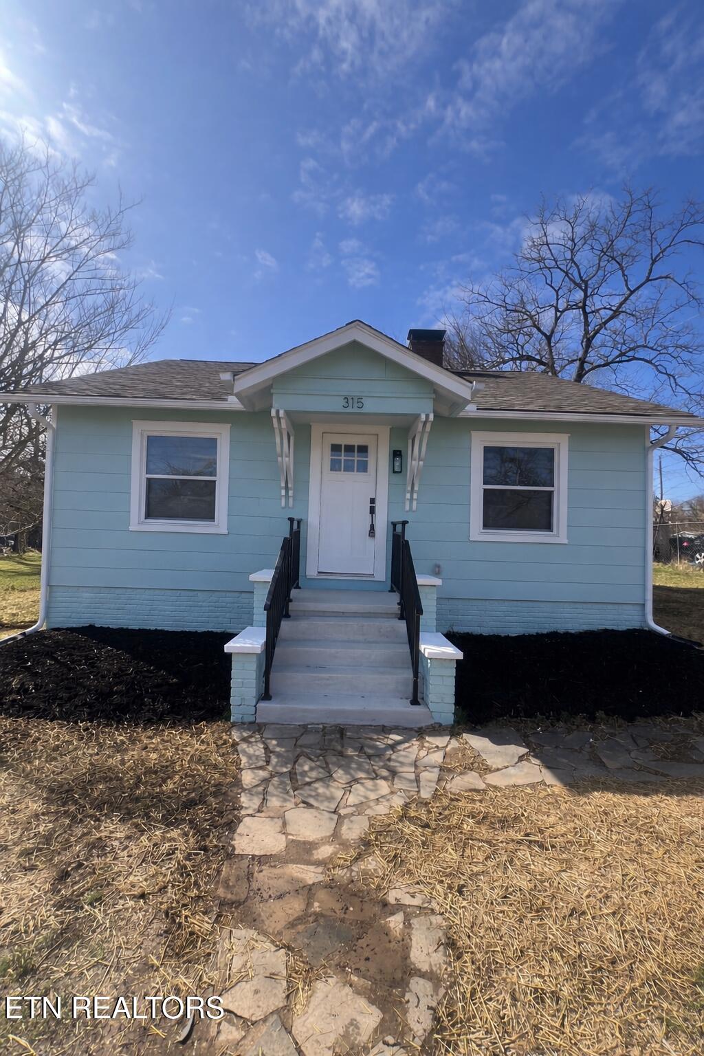 315 Meadow View Road Knoxville, TN 37914 - Photo 2 of 32 Front currently