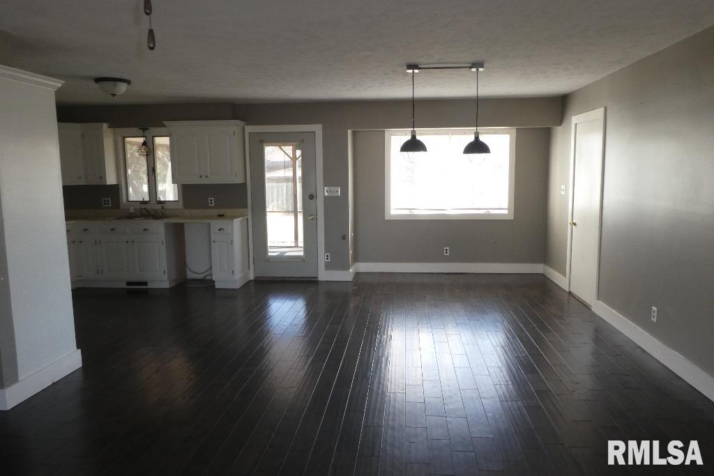 2452 Arrowhead Drive Springfield, IL 62702 - Photo 3 of 15