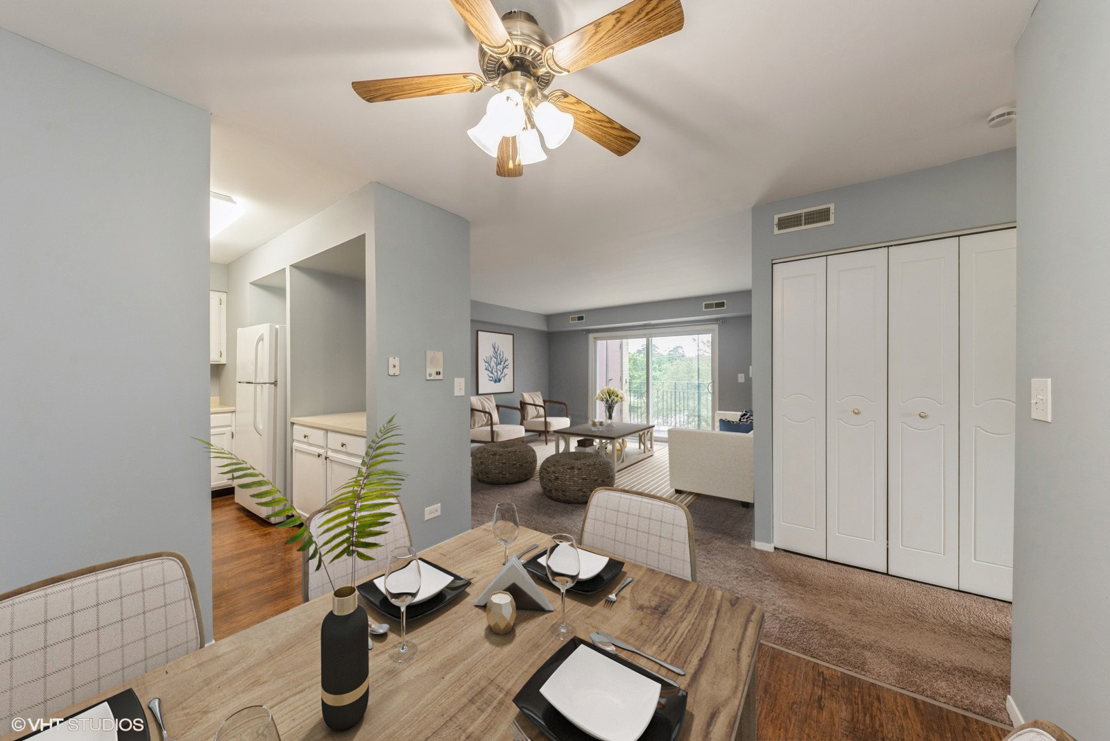 806 North River Road, Unit 3A Mount Prospect, IL 60056 - Photo 5 of 11 a living room with furniture and decor