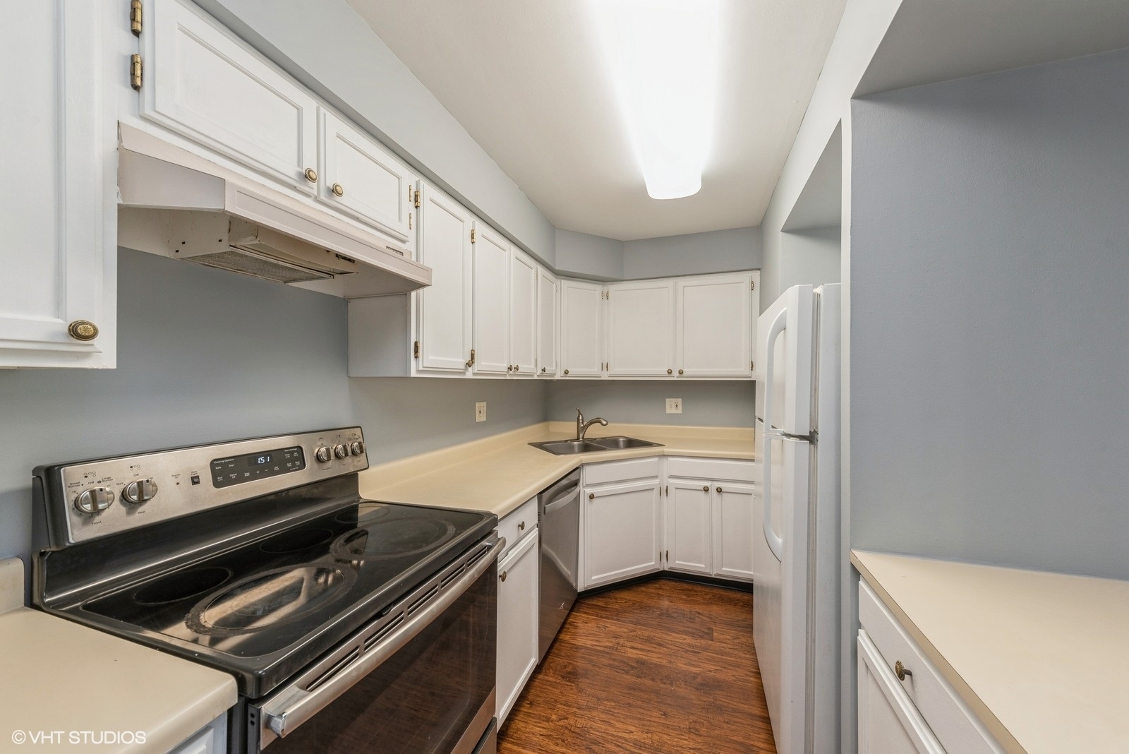 806 North River Road, Unit 3A Mount Prospect, IL 60056 - Photo 9 of 11 a kitchen with a stove oven and sink