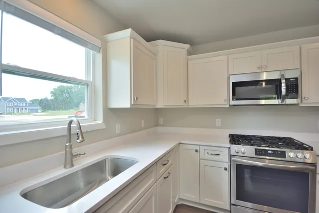 $519,900 | 710 5 Mile Road, Caledonia, WI 53402