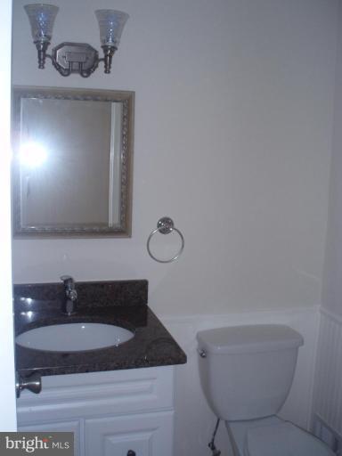 2414 Ansdel Court Reston, VA 20191 - Photo 8 of 13 Bath #1