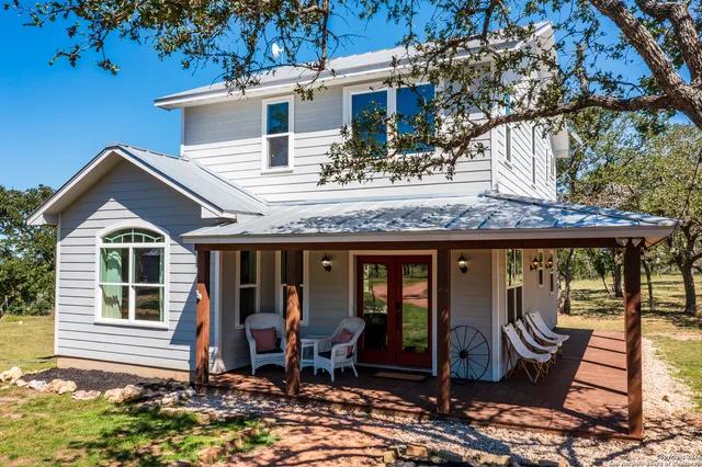 $1,650,000 | 10 Das Landing Lane, Fredericksburg, TX 78624