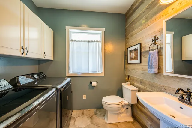 $1,650,000 | 10 Das Landing Lane, Fredericksburg, TX 78624