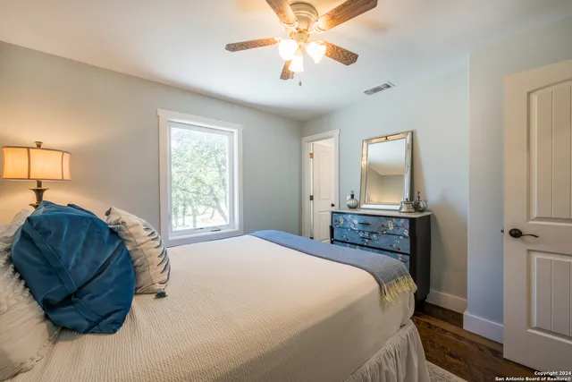 $1,650,000 | 10 Das Landing Lane, Fredericksburg, TX 78624