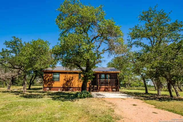 $1,650,000 | 10 Das Landing Lane, Fredericksburg, TX 78624