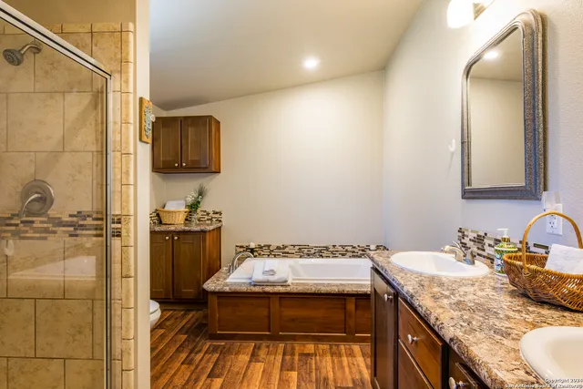 $1,650,000 | 10 Das Landing Lane, Fredericksburg, TX 78624