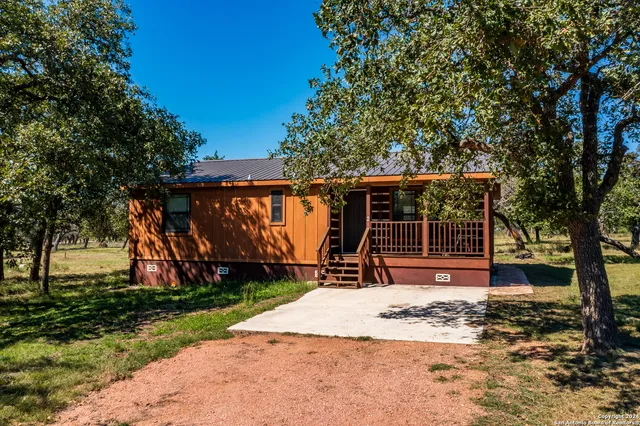 $1,650,000 | 10 Das Landing Lane, Fredericksburg, TX 78624