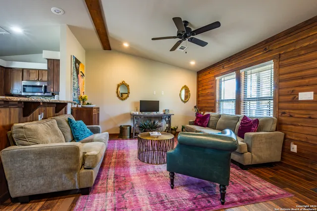 $1,650,000 | 10 Das Landing Lane, Fredericksburg, TX 78624