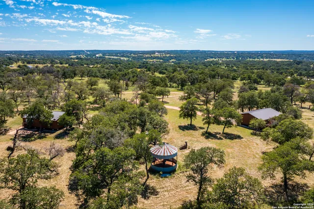 $1,650,000 | 10 Das Landing Lane, Fredericksburg, TX 78624