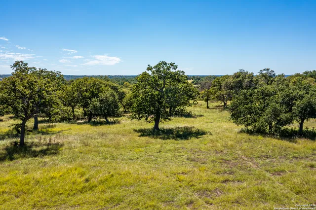 $1,650,000 | 10 Das Landing Lane, Fredericksburg, TX 78624