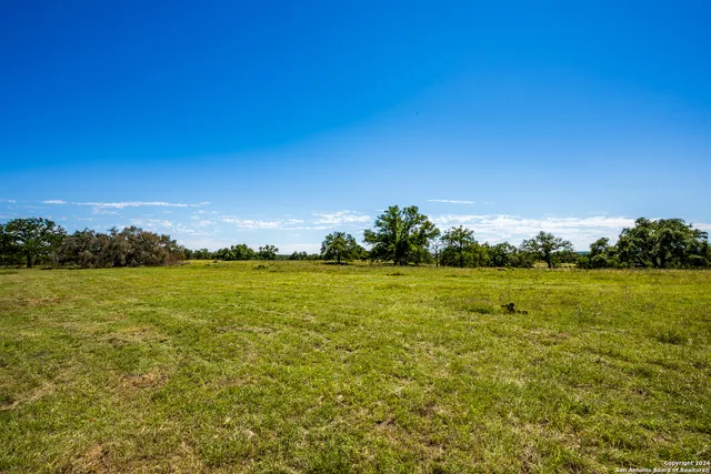$1,650,000 | 10 Das Landing Lane, Fredericksburg, TX 78624