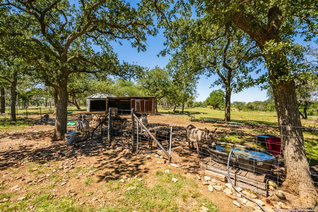 $1,650,000 | 10 Das Landing Lane, Fredericksburg, TX 78624