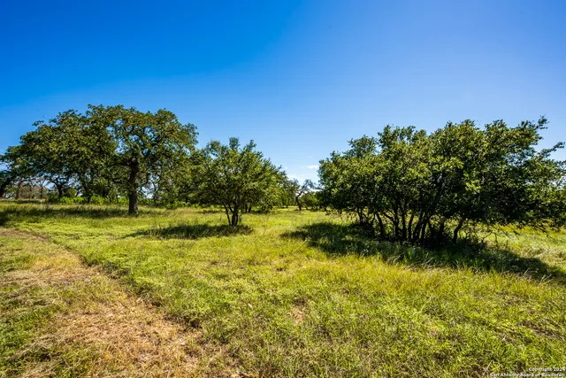 $1,650,000 | 10 Das Landing Lane, Fredericksburg, TX 78624