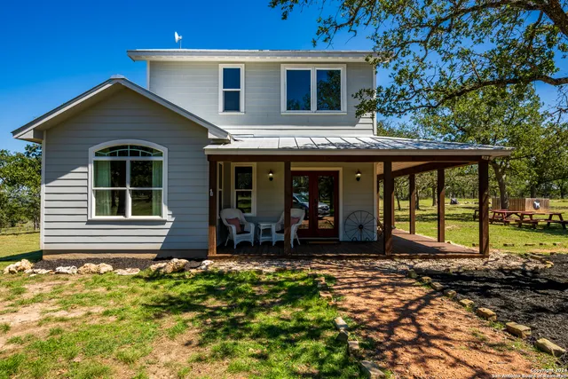 $1,650,000 | 10 Das Landing Lane, Fredericksburg, TX 78624