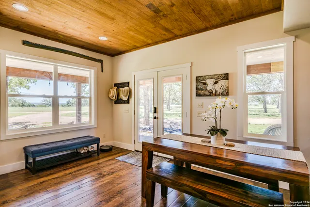 $1,650,000 | 10 Das Landing Lane, Fredericksburg, TX 78624