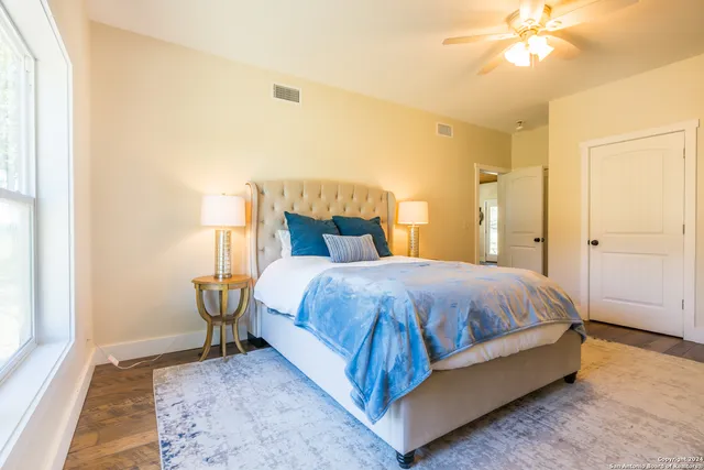 $1,650,000 | 10 Das Landing Lane, Fredericksburg, TX 78624