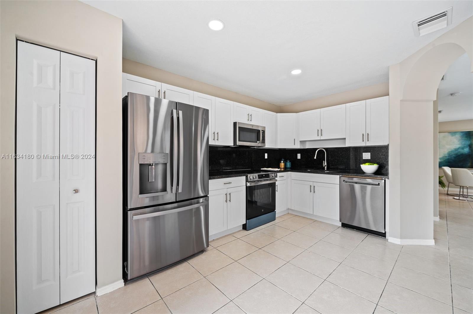7425 Southwest 164th Court Miami, FL 33193 - Photo 11 of 33