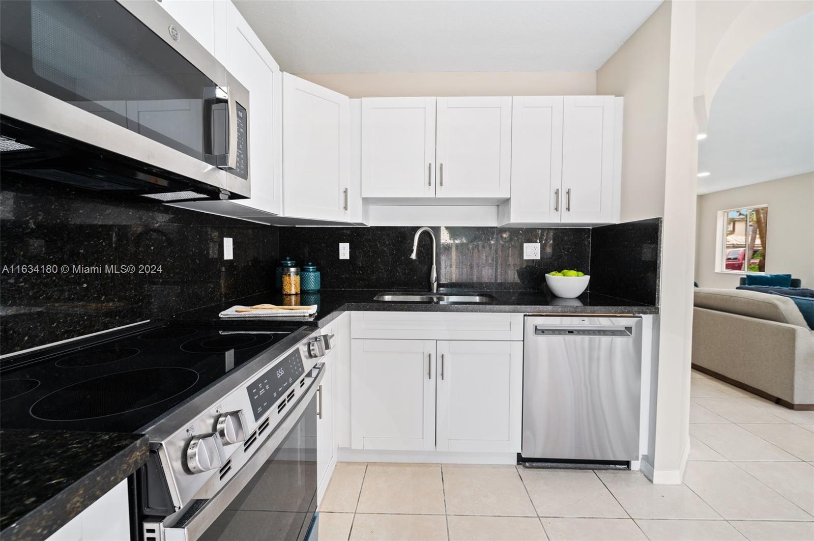 7425 Southwest 164th Court Miami, FL 33193 - Photo 12 of 33