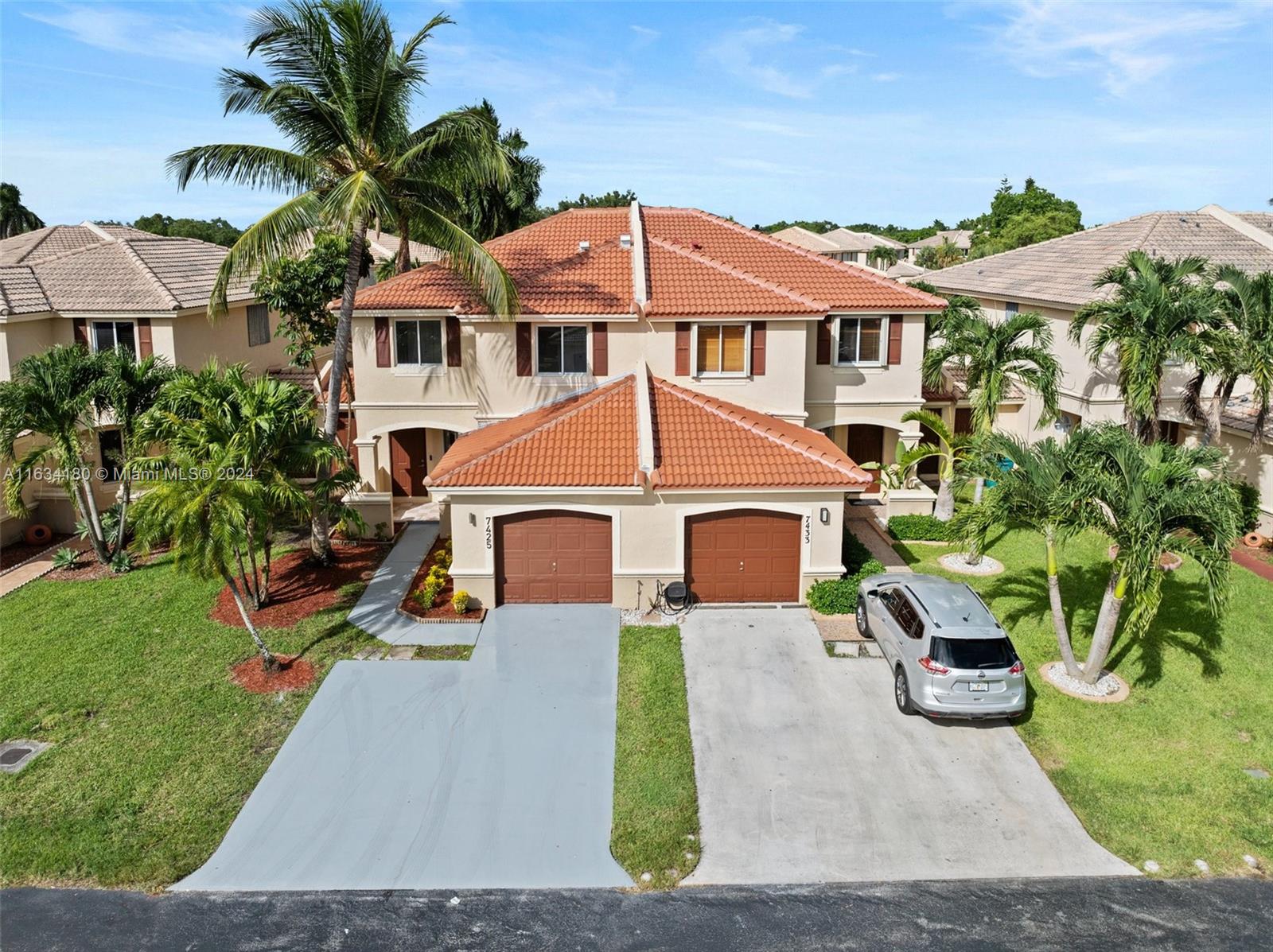 7425 Southwest 164th Court Miami, FL 33193 - Photo 3 of 33