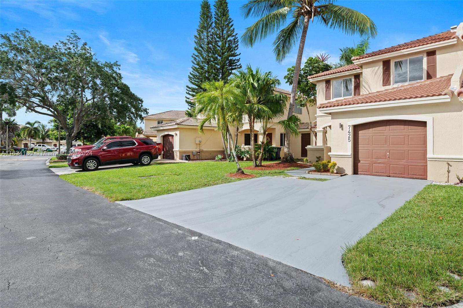 7425 Southwest 164th Court Miami, FL 33193 - Photo 4 of 33
