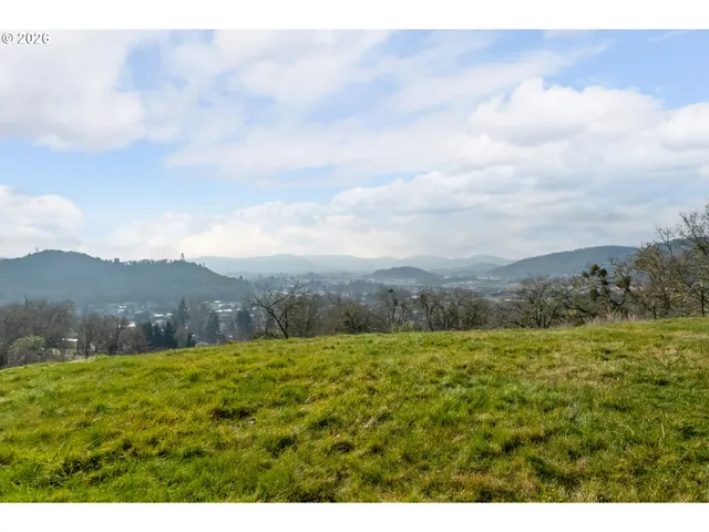 $549,500 | 3257 Northeast Follett Street, Roseburg, OR 97470