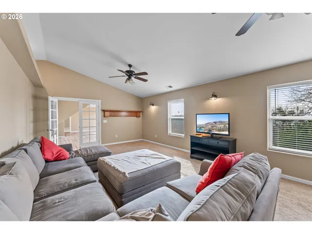 $549,500 | 3257 Northeast Follett Street, Roseburg, OR 97470