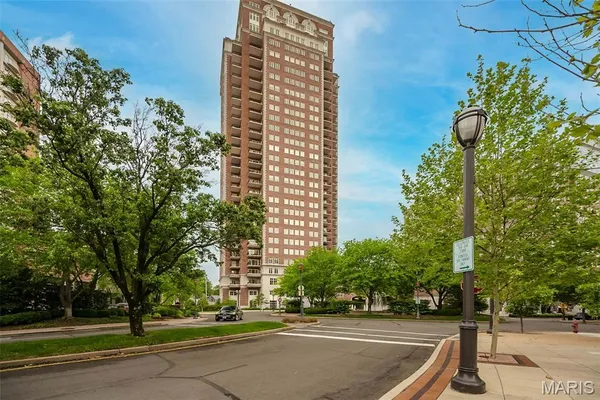 $2,395,000 | 150 Carondelet Plaza, Unit 1301, Clayton, MO 63105