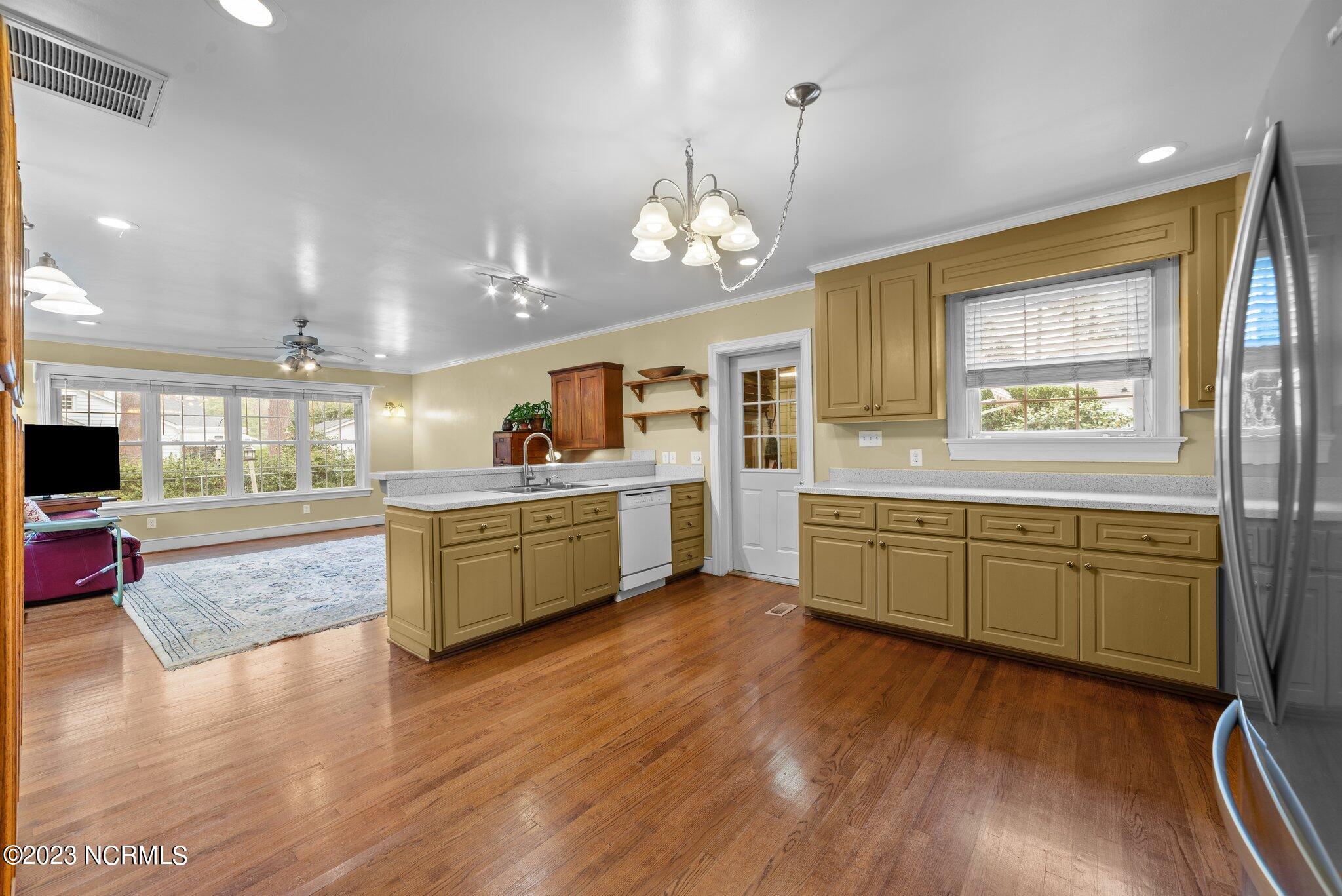 909 Rountree Street Kinston, NC 28501 - Photo 27 of 59 27-web-or-mls-DSC_3914