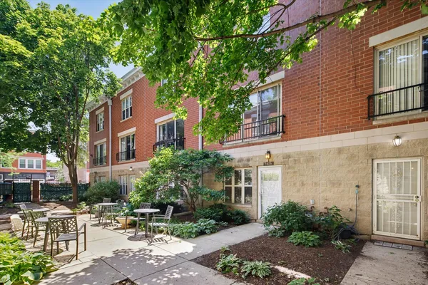 $439,000 | 2406 West Lexington Street, Chicago, IL 60612