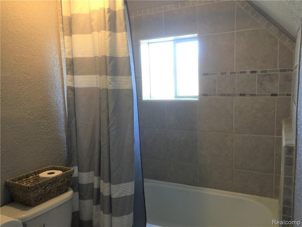 12072 Farrand Road Montrose, MI 48457 - Photo 16 of 20 Main Bath 2.JPG