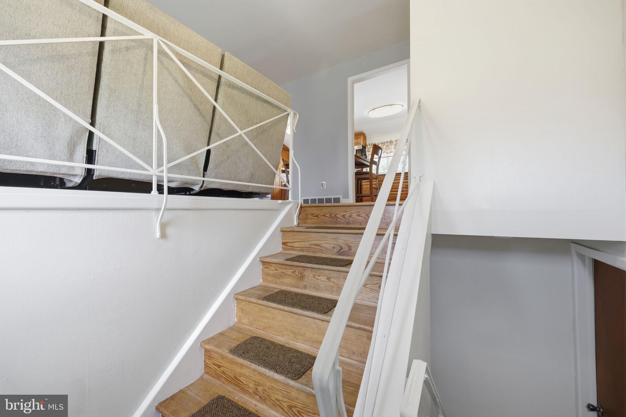 1320 Nevarc Road Warminster, PA 18974 - Photo 5 of 34
